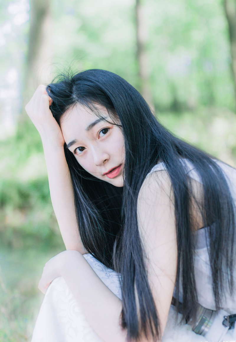 生活不要太劳累，弄得自己很疲惫，快乐幸福多体会，烦恼忧愁不用追，吃点好的别嫌贵，联系朋友别欠费，天空辽阔任你飞，再多困难别后退!